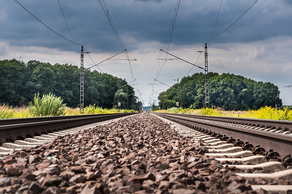 La doble prioridad del eje ferroviario central